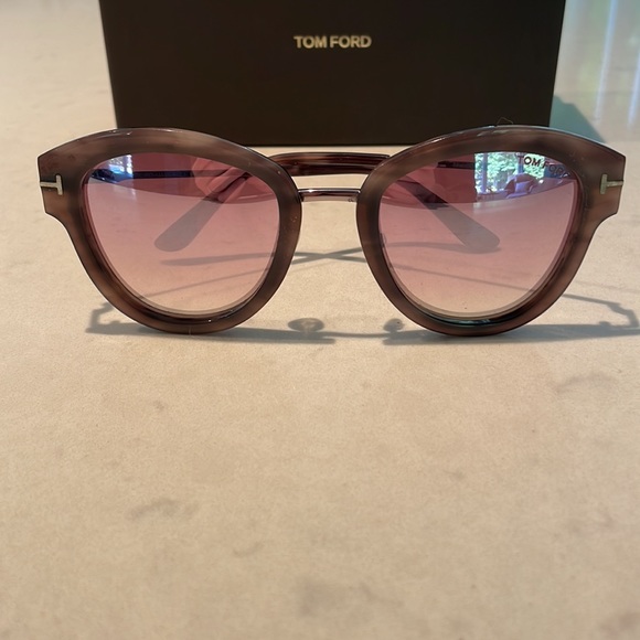 Tom Ford Women’s Sunglass - brown tortoise shell frames with silver arms - Picture 2 of 5